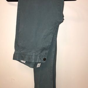 men’s Gap khakis skinny fit